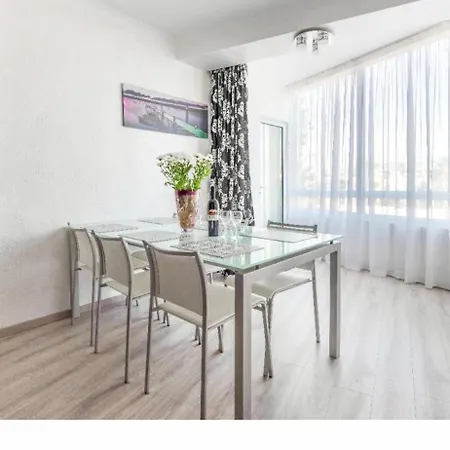 Апартаменты Galaxy Court Modern