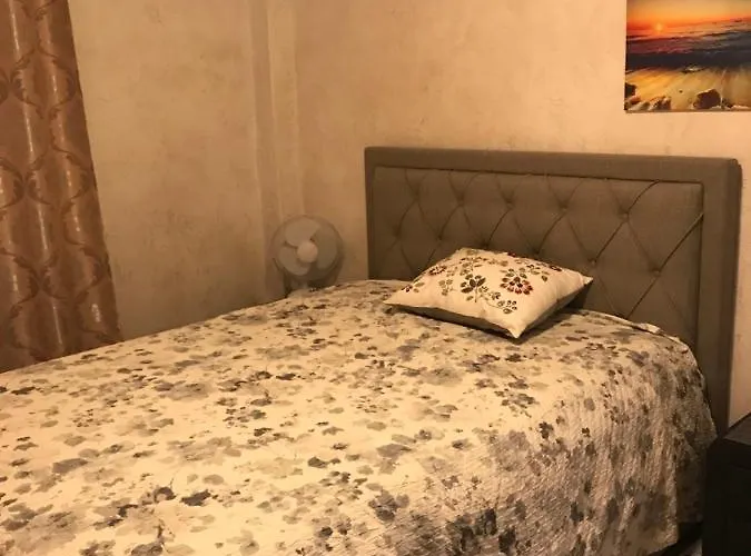 Galaxy Court Modern 公寓 利马索尔